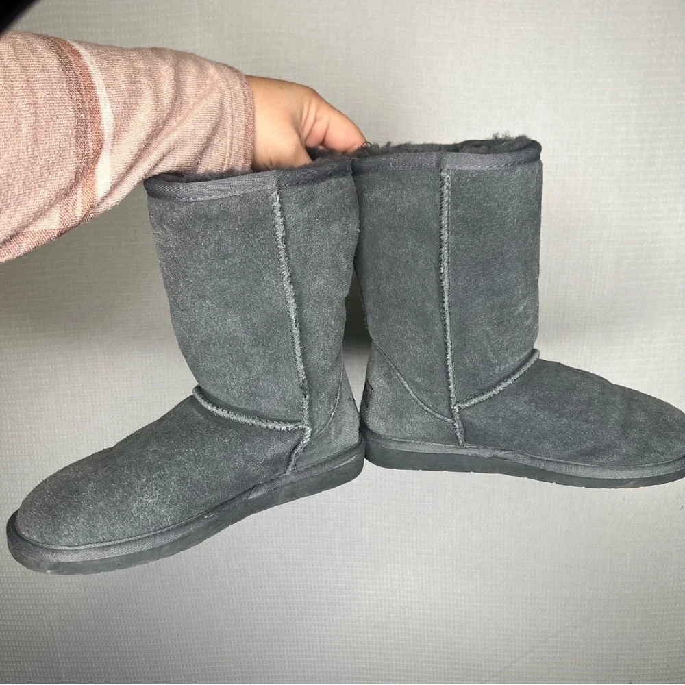 Minnetonka | Woman’s Grey Classic Boot 6 Minnetonka Women's 80060 - Olympia Boot